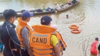 Bé trai 8 tuổi tử vong dưới hồ nước khi đi câu cá cùng ông nội