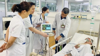 Ba mẹ con trong vụ cháy ở phố Trung Kính được xuất viện, cụ bà 85 tuổi vẫn hôn mê