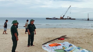 Tìm thấy thi thể nam công nhân bị sóng biển cuốn mất tích