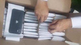 Truy tìm 2 đối tượng trong vụ vận chuyển điện thoại Iphone lậu qua Sân bay Tân Sơn Nhất