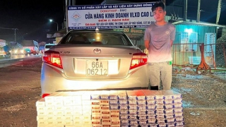 CSGT tuần tra bắt ôtô chở thuốc lá lậu