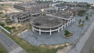 Nhiều “siêu dự án” bên vịnh đẹp thế giới đang “đắp chiếu”