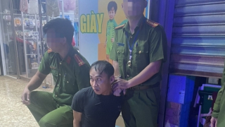 Mâu thuẫn với con, chém chết cha