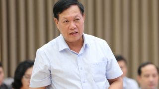 "Nóng" ngộ độc thực phẩm tập thể và thu thuế livestream bán hàng