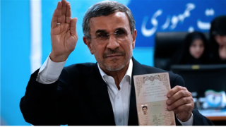 Cựu Tổng thống Iran Mahmoud Ahmadinejad nộp hồ sơ tái tranh cử