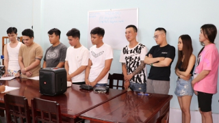 Mua ma túy về phòng trọ cho cả nhóm bạn cùng "bay"