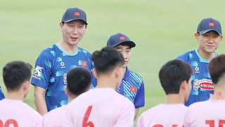 Đội tuyển Việt Nam thời ông Kim Sang-sik bắt đầu từ sự ngại ngùng