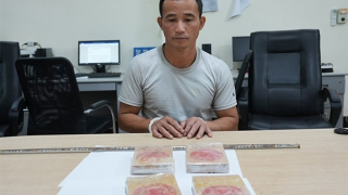 Bắt giữ đối tượng mua bán trái phép 4 bánh heroin