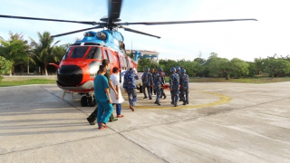 Trực thăng ra Trường Sa đưa ngư dân bị đứt lìa cánh tay về đất liền