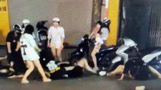 Giáo dục, răn đe nhóm thiếu nữ ẩu đả trên đường Trần Khát Chân