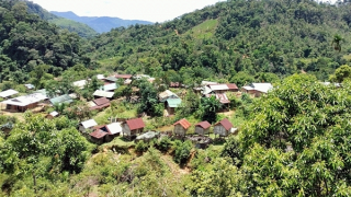 Vướng địa giới hành chính, công trình trường học và cầu treo dân sinh “đứng bánh”