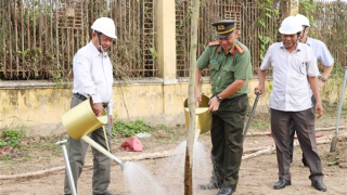 Công an tỉnh Sóc Trăng tổ chức "Tết trồng cây đời đời nhớ ơn Bác Hồ"