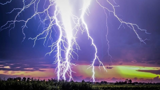 Vì sao thống kê được hơn 7.000 tia sét trong sáng nay?