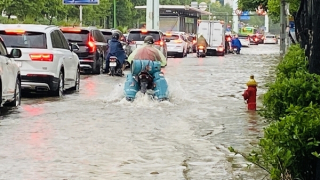 Mưa dông, lốc, sét ở miền Bắc kéo dài đến hết ngày 9/6