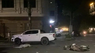 Ô tô bán tải đâm va chạm xe máy trong đêm, 3 người thương vong