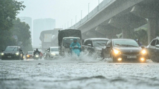 Miền Bắc trời mưa lớn, Nam Trung Bộ nắng rát