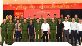 Gặp mặt, khen thưởng các cá nhân có hành động dũng cảm trong vụ cháy