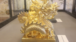 Tinh xảo hình tượng rồng trên phiên bản Kim ấn triều Nguyễn đúc bằng gốm