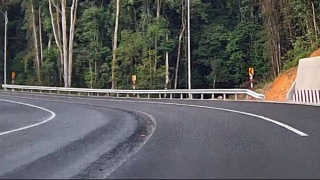 Mặt đường đèo Prenn Đà Lạt bị hư hỏng không phải do phá hoại