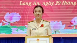 Nữ cán bộ Công an tận tụy trong thực hiện Đề án 06