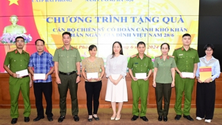 Báo CAND phối hợp hỗ trợ CBCS hoàn cảnh khó khăn