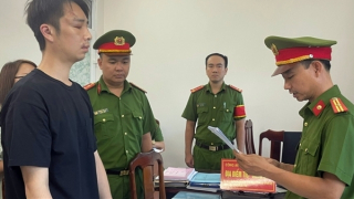 Khởi tố người đàn ông nước ngoài điều khiển xe máy gây tai nạn chết người