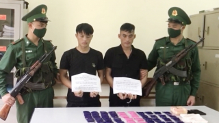 Giấu 12 nghìn viên ma túy dưới yên xe máy