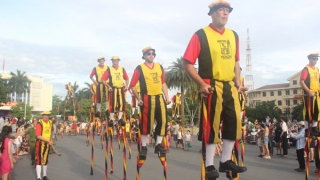 Vẻ đẹp văn hóa vùng miền và các quốc gia trên thế giới phô diễn tại Huế