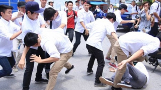 Xác minh clip nữ sinh lớp 6 bị bạn lột quần, ép hút thuốc lá