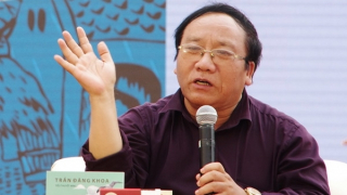 Nhà văn giữ chuyên mục báo chí có gì lạ?