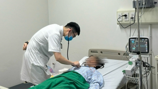 Một phụ nữ ở Hà Nội phổi đông đặc sau 7 ngày sốt xuất huyết