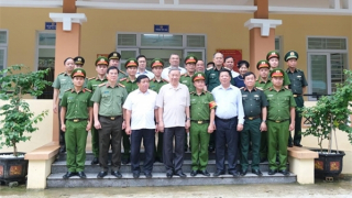 Chủ tịch nước Tô Lâm thăm, tặng quà Công an xã Trường Hà
