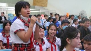 Lắng nghe trẻ em nói về các vấn đề của trẻ em