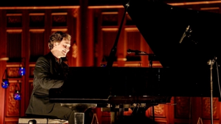 Nghệ sĩ piano nổi tiếng thế giới Steve Barakatt lần đầu tiên công diễn tại Việt Nam