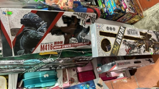 Đồ chơi trẻ em nhuốm màu bạo lực