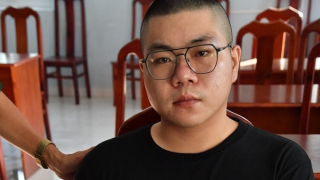 Bắt người nước ngoài cất giấu ma túy trong hộp nước nho