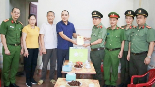 Thăm hỏi cán bộ Công an bị phơi nhiễm HIV trong quá trình thực hiện nhiệm vụ