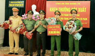 Công an Quảng Trị khen thưởng vụ phá sới bạc gần 1 tỷ đồng