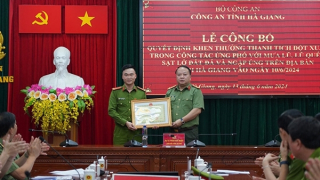 Khen thưởng tập thể, cá nhân giúp dân ứng phó với mưa lũ tại Hà Giang