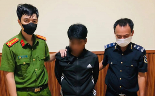 Đang mua bán trái phép 24.000 viên ma túy thì bị tóm