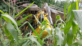 Xe tải mất lái lao xuống vực, tài xế tử vong