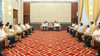 Bí thư Tỉnh ủy Lào Cai gặp mặt xã giao Bí thư Châu ủy Hồng Hà (Trung Quốc)