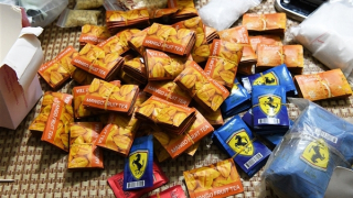 Giấu ma túy nước vui “trà xoài” trong hộp bột tắm trắng chuyển qua dịch vụ giao- nhận