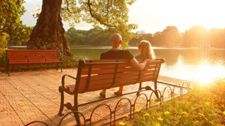 Nắng rát khắp miền Bắc và Trung Bộ, trời ngột ngạt