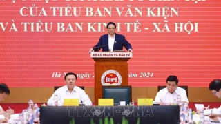 Thủ tướng dự buổi làm việc giữa hai Tổ Biên tập của Tiểu ban Văn kiện và Tiểu ban KT-XH