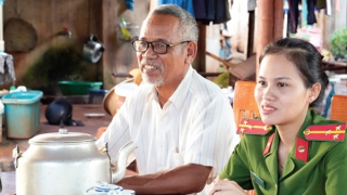 Nữ cán bộ Công an xã, người con thân yêu của đồng bào S’tiêng