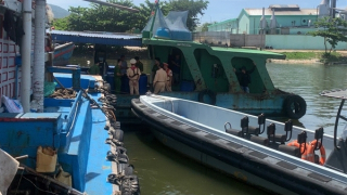 Thủy đoàn 1 phát hiện 3 tàu mua bán dầu không có hóa đơn