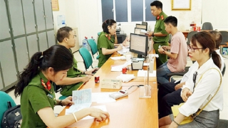 Công dân sẽ được thu nhận thông tin sinh trắc học mống mắt khi làm thẻ căn cước từ ngày 1/7