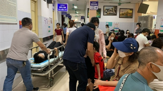 Nắng nóng kéo dài, nhiều người phải nhập viện