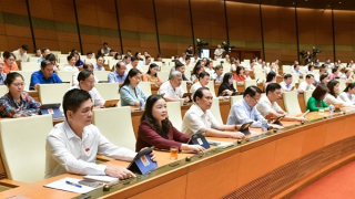 Thông qua Luật Tổ chức Toà án nhân dân (sửa đổi), cho phép ghi âm toàn bộ diễn biến phiên toà